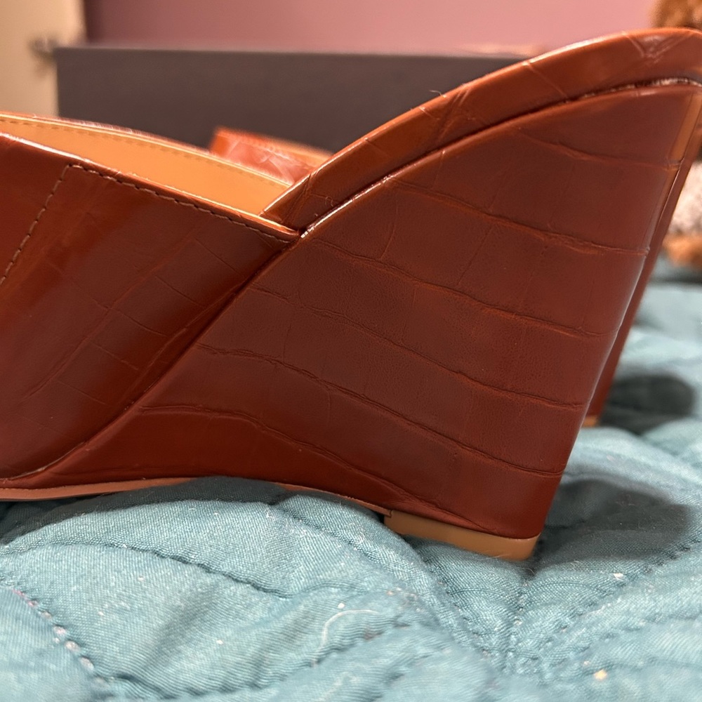 Offered in true wide widths that are so easy to wear
• Heel Height: 4"-8 WIDE - Picture 5 of 5